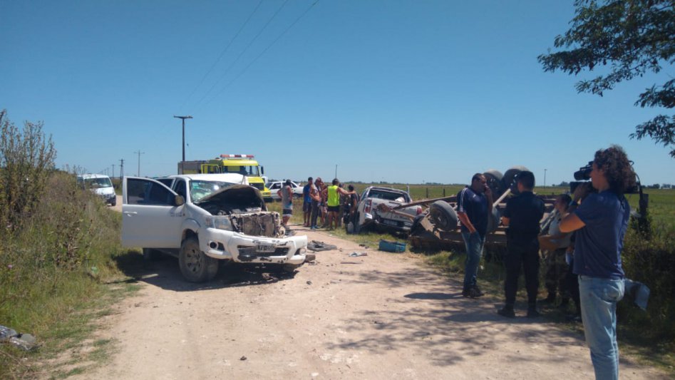 Violento choque en camino rural