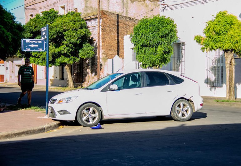 Robó, huyó y chocó  