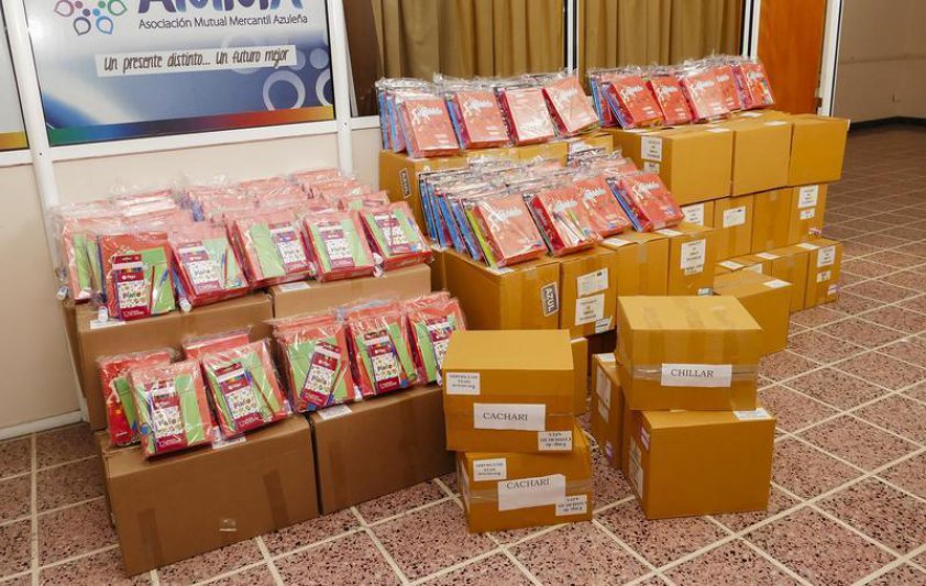 AECA: Entrega de útiles escolares a afiliados