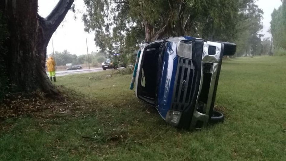 Volcó un patrullero  