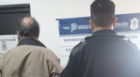 Una imagen de cuando el hombre que está prófugo había sido aprehendido por vulnerar una perimetral en perjuicio de su ex esposa, en junio de 2023. 