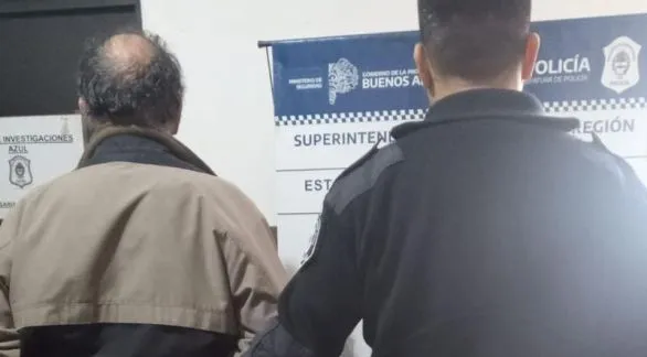 Una imagen de cuando el hombre que está prófugo había sido aprehendido por vulnerar una perimetral en perjuicio de su ex esposa, en junio de 2023. EPDS AZUL/PBA