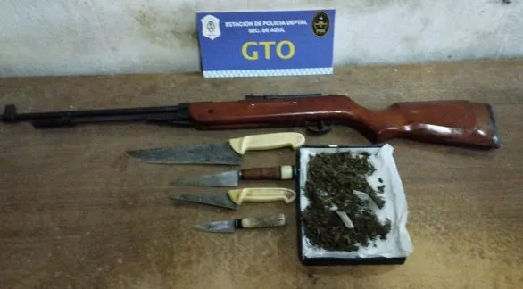 Policías hicieron un allanamiento por una disputa vecinal sucedida el pasado domingo