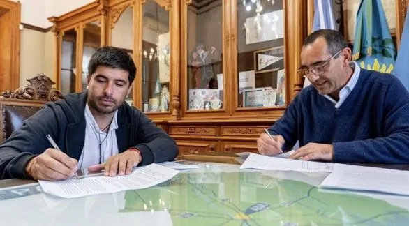 El Ejecutivo y el STMA firmaron un acuerdo   para un nuevo régimen horario en el Municipio
