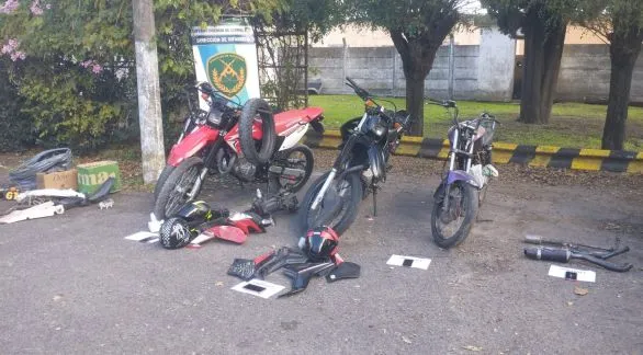 Picadas clandestinas de motos: policías realizaron varios allanamientos 