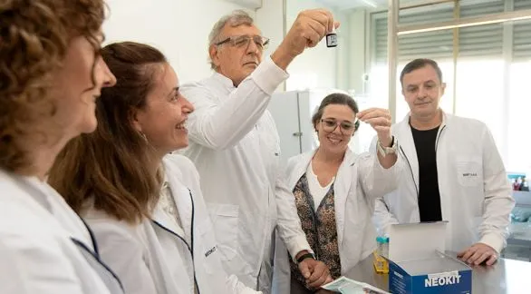 Un kit desarrollado por el Conicet detecta dengue, Chagas, viruela de mono, chikungunya y Covid-19 en una hora
