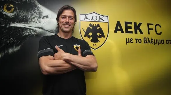 Matías Almeyda dejó de ser DT del AEK