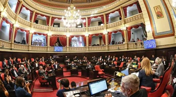 El Senado bonaerense convocó a una sesión para tratar la "reelección indefinida" de los legisladores