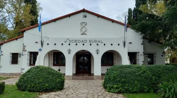 La comunidad rural, "abandonada a su suerte"