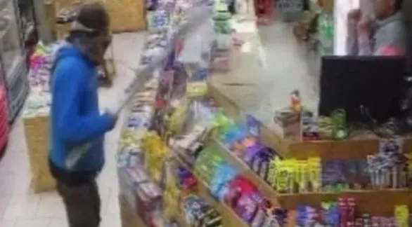 Usó un tubo fluorescente roto como arma  para robar en un kiosco: ahora está preso 