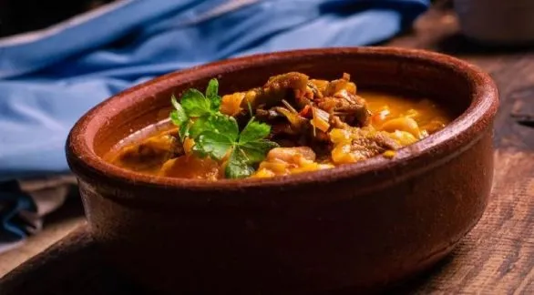 25 de Mayo: ¿Cómo hacer un locro riquísimo, la receta completa y un truco final que lo eleva?