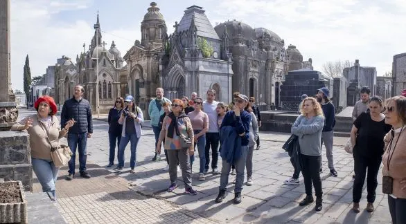 Exitosa convocatoria impulsa una segunda visita guiada al Cementerio Municipal