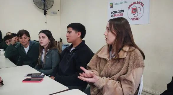 Colecta voluntaria de sangre en el Colegio San Cayetano