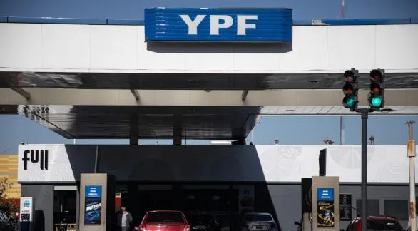 YPF confirmó que será más barato cargar nafta luego de la medianoche