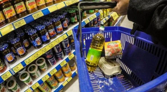   Vivir en Azul: una familia tipo destina hasta   el 60% de sus ingresos a alimentos y vivienda