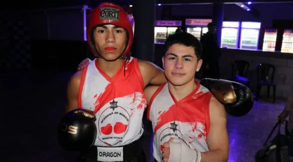 Pugilistas de la Academia de Boxeo de Azul se subieron al ring en Olavarría