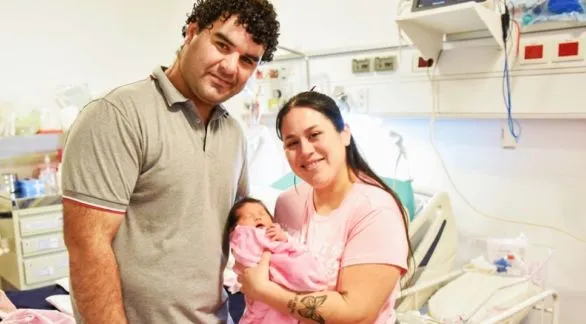 La historia de Samira, la niña con mielomeningocele operada en el Garrahan antes de nacer