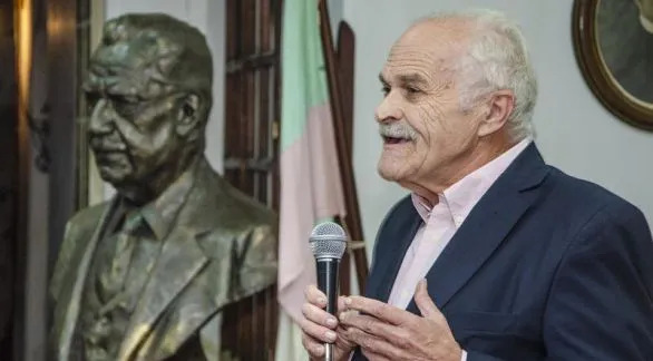 Dirigentes históricos del radicalismo propician  un "acercamiento con fuerzas políticas afines"