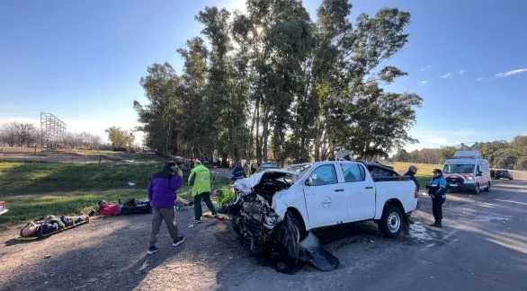 Choque frontal entre dos camionetas: varios lesionados