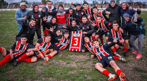 Chacarita, Athletic, Piazza y San José se metieron en las semifinales del torneo Apertura de la liga azuleña  