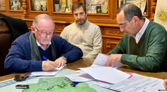 Firma de convenios con la CEAL para iluminación en el Partido
