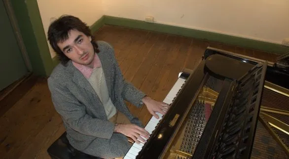  "Piano, voz y pasión: una noche  íntima con Tomás Chiodi"  
