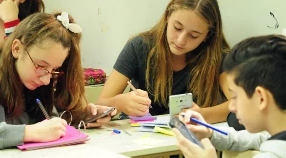 La Provincia "jubila" el boletín papel con la libreta estudiantil digital para el secundario