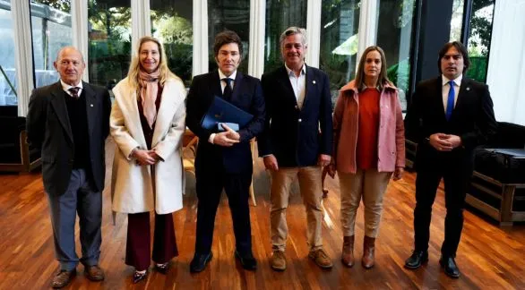 Milei prometió bajar las retenciones al campo de forma "definitiva", pero no puso fecha
