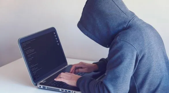 Seguridad aprobó un protocolo que habilita el accionar de policías encubiertos en redes sociales y webs