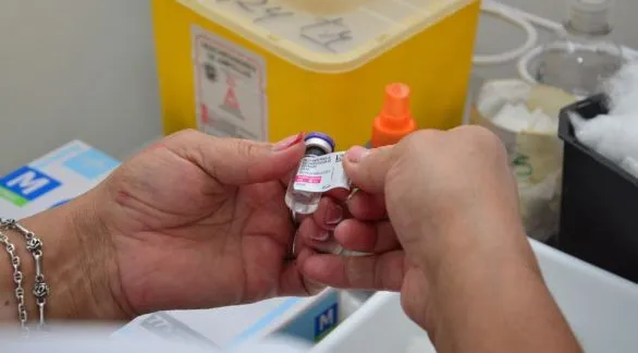 ¿Por qué los especialistas recomiendan vacunarse contra el dengue durante el invierno?