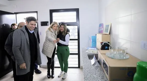 Kicillof y Magario entregaron 110 viviendas a familias de Berazategui