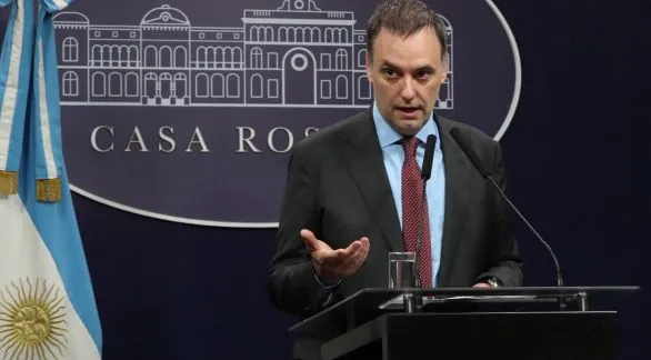 Adorni dijo que Villarruel "no es parte" del proyecto y respaldó a Karina en la interna