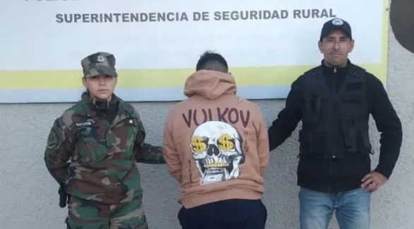  Lo acusan de robar varias herramientas en un  campo y un juez ordenó su prisión preventiva