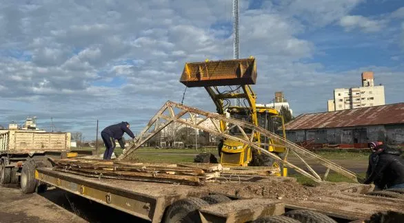 El Municipio donó la estructura para la instalación de un SUM en el CEF N°35   