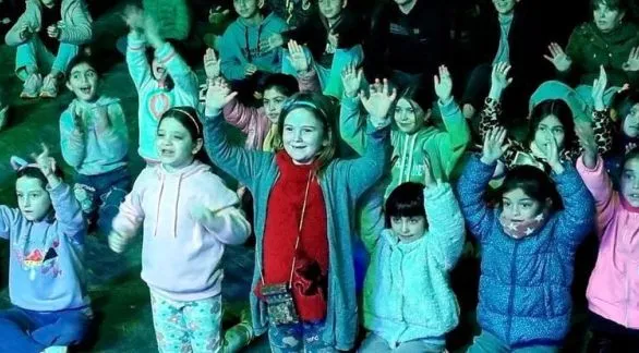Con gran participación de la   comunidad, comenzó "Azul te Abriga"