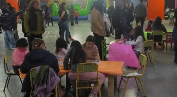 "Azul te Abriga" recorrió el partido   con propuestas para toda la familia  