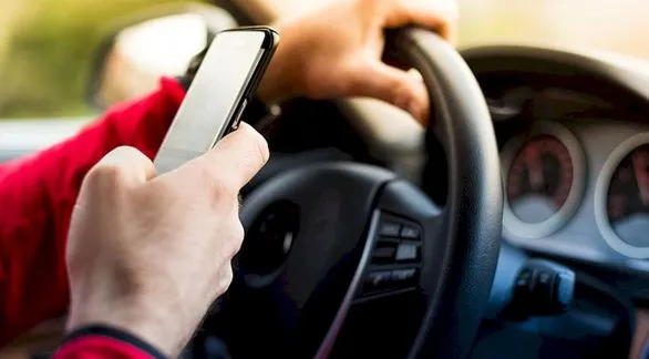 Celulares al volante: el 42% de los conductores no hace nada para evitar el uso del teléfono mientras maneja