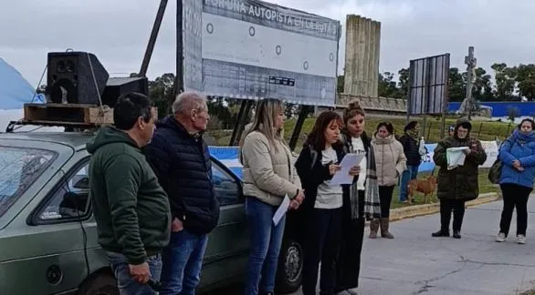Vecinos autoconvocados realizarán hoy un   banderazo federal por la autovía en Ruta 3