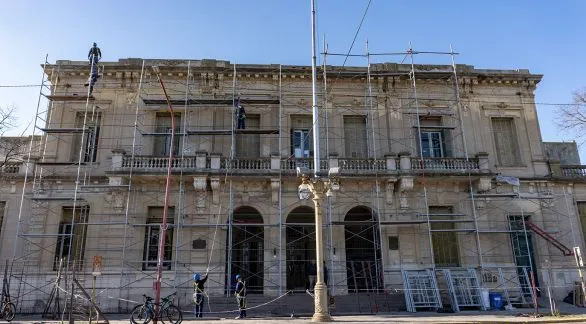 Comenzó la obra de rehabilitación de la fachada de la Escuela Normal