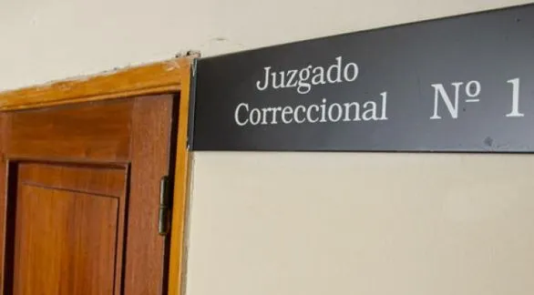 Absolución para un hombre que fue acusado de "atentado a la autoridad"