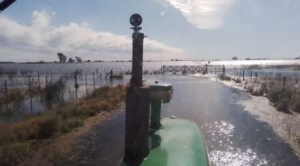 Inundaciones: miles de hectáreas bajo agua y reclamo por obras inconclusas