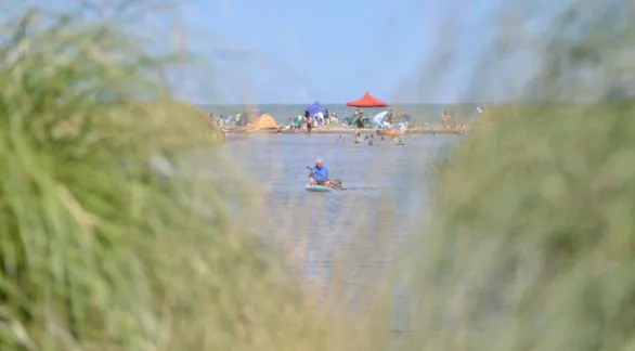 Playas low cost, fiestas y naturaleza, el destino en la Costa Atlántica que se impone para el verano