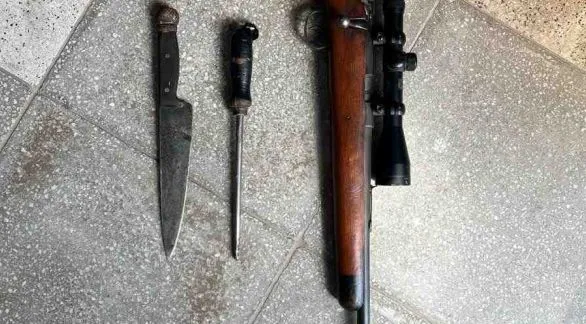 Estaba cazando y le secuestraron una carabina