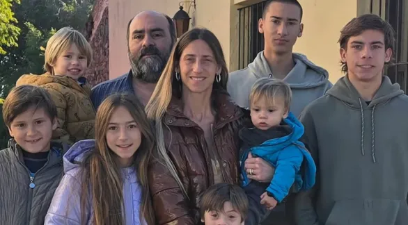 Vive en un campo en Tandil, tiene siete hijos y solo cocina lo que sale de su granja