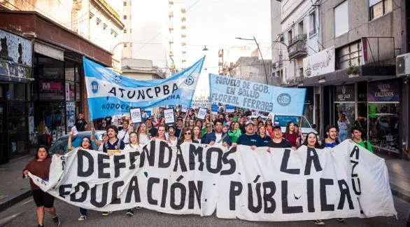 Azul se movilizó en la tercera Marcha Federal Universitaria