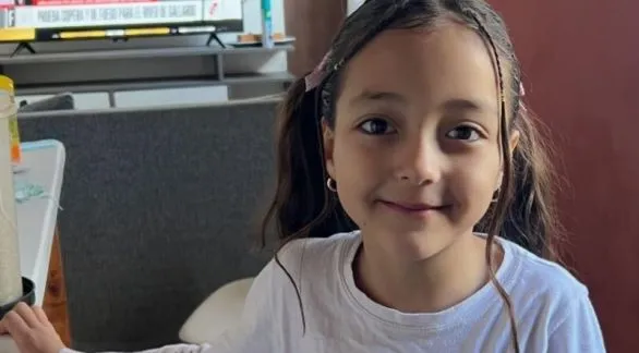 Una mamá pide ayuda para que su  hija pueda caminar con dignidad