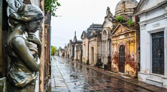 Cementerio: una "asociación ilícita" que saqueaba,    usurpaba bóvedas y defraudaba al fisco municipal 