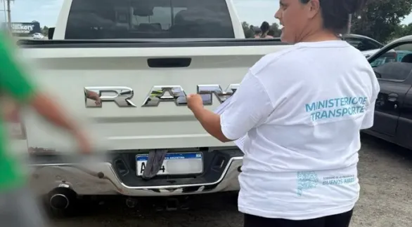 "Sin patentes": aseguran que se normalizó la entrega de chapas y advierten con fuertes multas