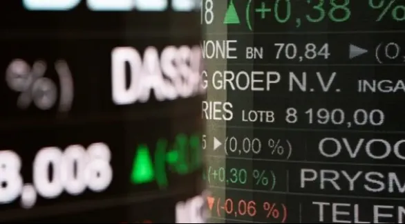 Tras la euforia, luces amarillas: otras vez el dólar y el riego país cerraron al alza