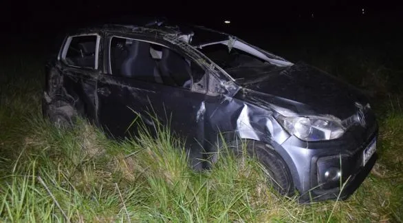 Guiaba un auto que terminó volcado, luego de impactar a un carpincho 
